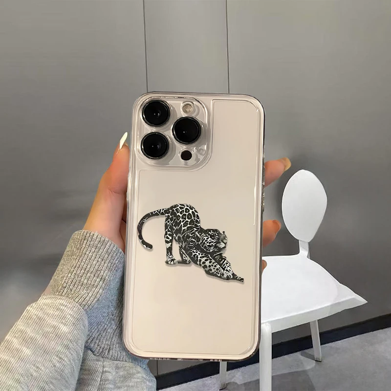 

Stretching Leopard Phone Case For iPhone 17 16 15 11 12 14 13 Pro Max Mini XS XR 7 Plus 16E Shockproof Transparent Cover Fundas