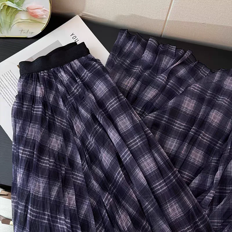 Vintage Plaid Skirt Women High Waisted Flowy Pleated A-Line Skirt Color Block Tartan Maxi Skirt Girl Swing Skirt for Fall 2025