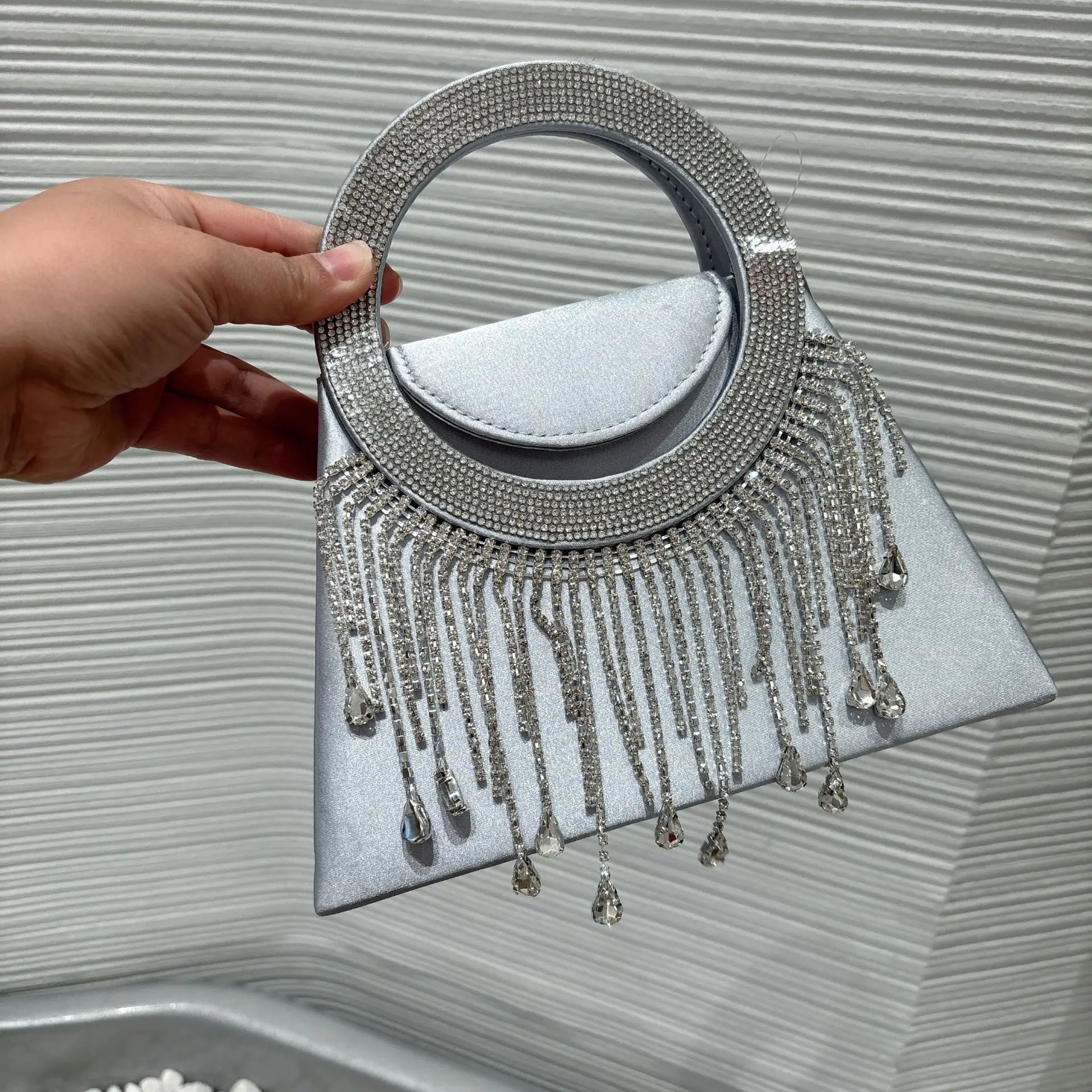 Original Designer Marken-Damenhandtasche mit Mehrschichtiger Quastenkette Modische Luxus-Strass-Taschen für Frauen – Detail 3