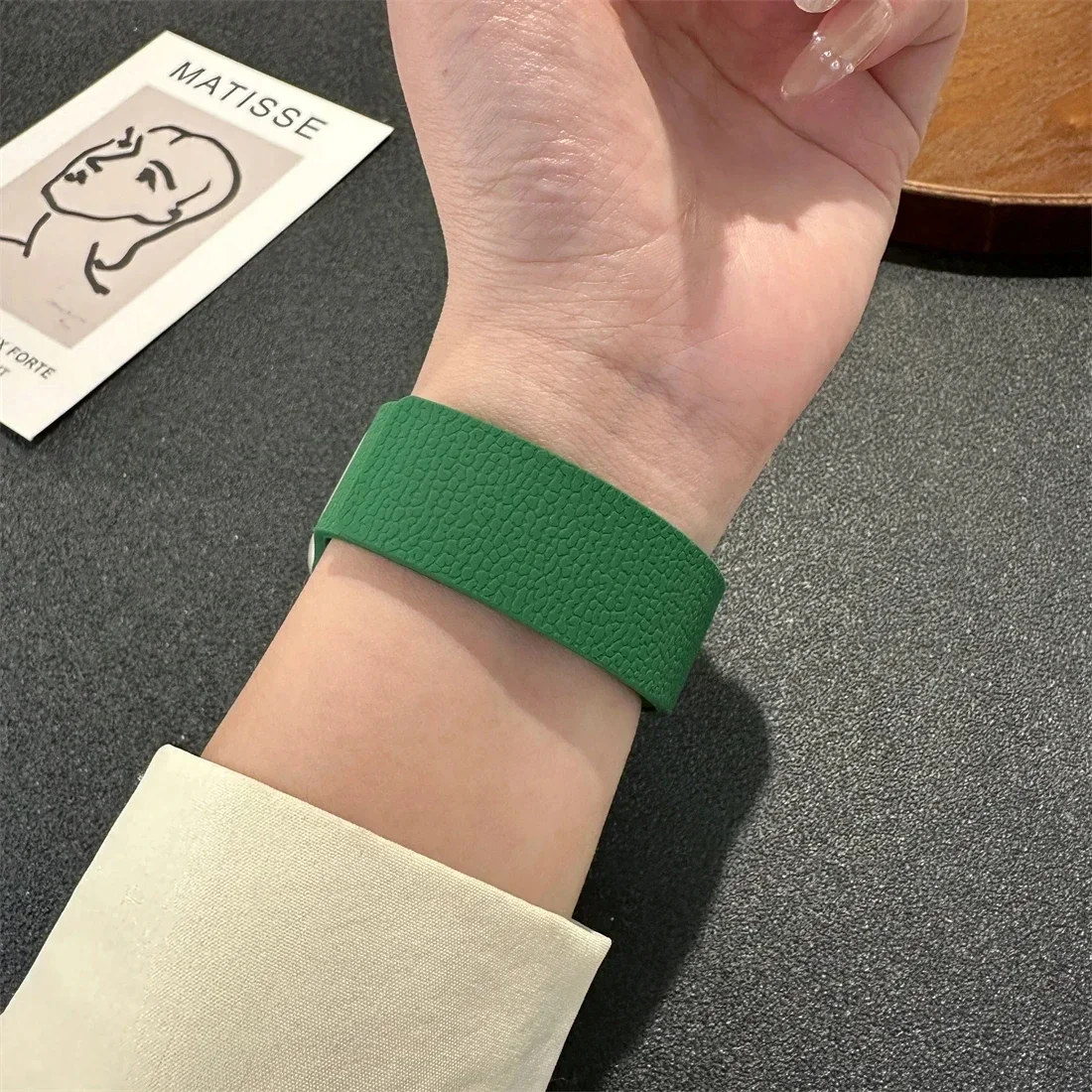 Nova pulseira magnética de silicone para apple watch ultra2 49mm 45mm 42 40mm 46mm 38/41mm pulseira esportiva série 10 9-8-7-6-5-4-3-SE banda