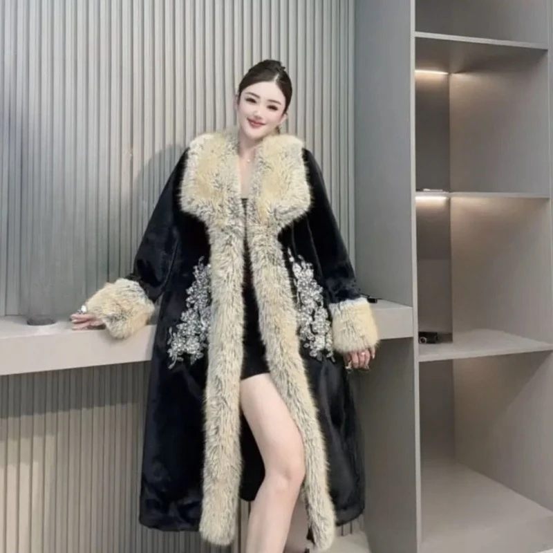 

The New European Fur Long Knee-length Thickened Women's Coat for Winter and Autumn Is High-end, Fashionable and Warm Personality