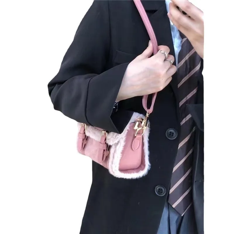 

2025 Winter Faux Shearling Handbag Women's Vintage Cambridge Bag Luxury Plush Crossbody Bag Small Trendy Phone Bag
