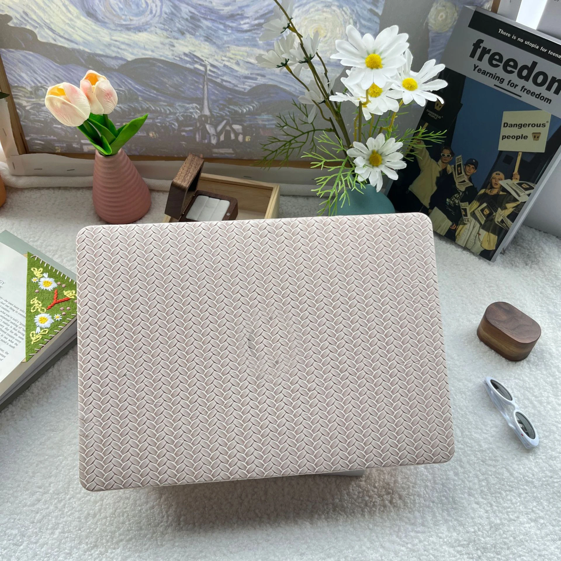 Exquisite White Woven MacBook Case, Leather Laptop Case for MacBook Air 13 Macbook Pro13 16 14 15 A2681 With Cutting Out Logo