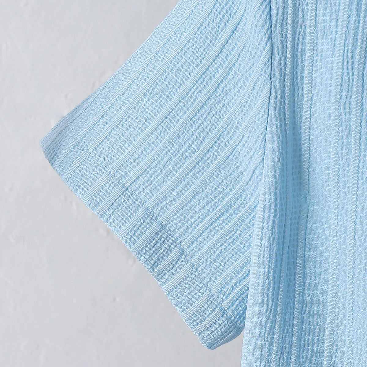 New summer men's short-sleeved woven pure blue button pocket + loose shorts two-piece set image 4