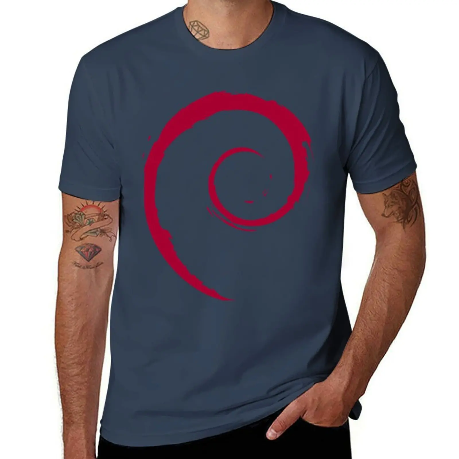 Debian هو نظام تشغيل وتوزيع للبرمجيات المجانية. تي شيرت رجل تي شيرت فاخر تي شيرت رجل مصمم تي شيرت #4