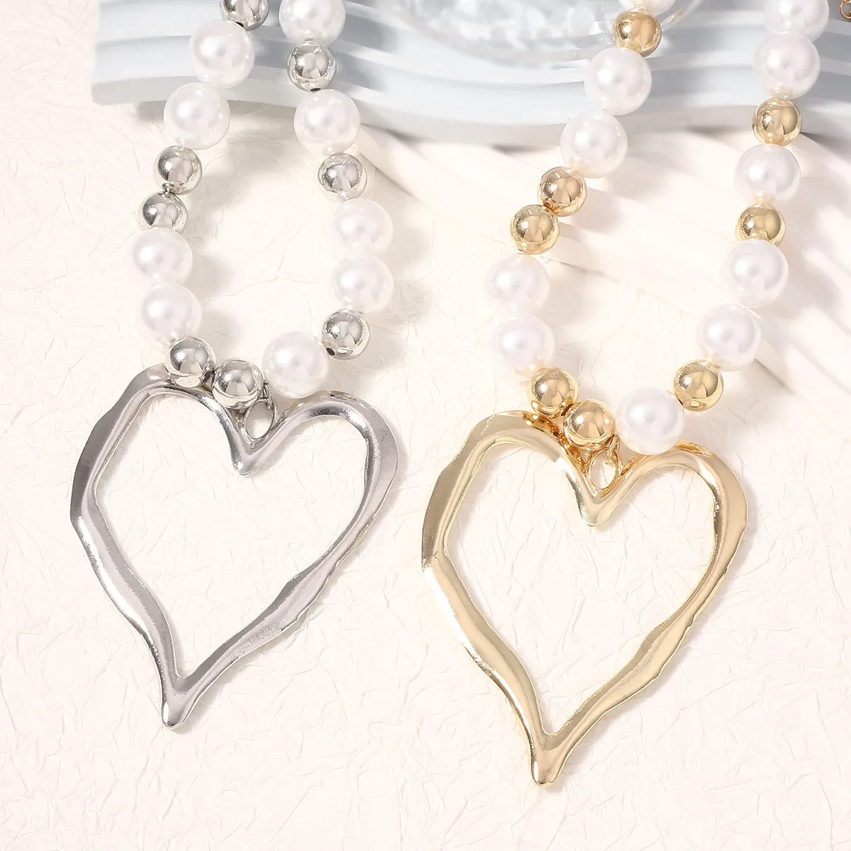 

Exaggerated Big Hollow Love Heart Pendant Choker Necklace for Women Fashion Imitation Pearl Beads Chain Grunge Jewelry Steampunk