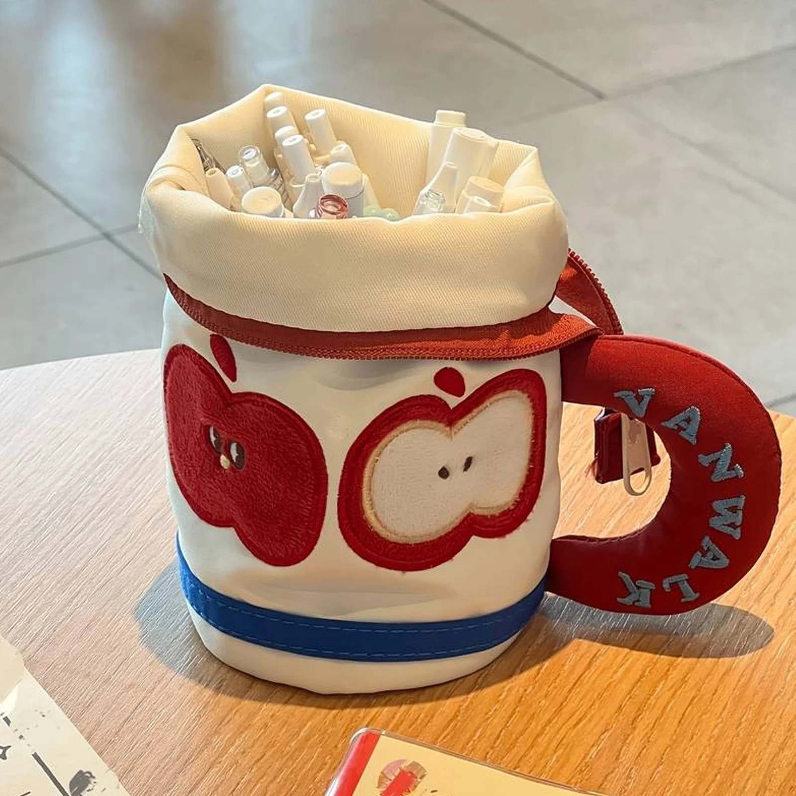 Estojo criativo em formato de copo de grande capacidade, porta-canetas fofo, bolsa de armazenamento de papelaria para estudantes de alto valor e prático, tubo de armazenamento multifuncional para mesa, bolsa de maquiagem portátil, presente de aniversário prático