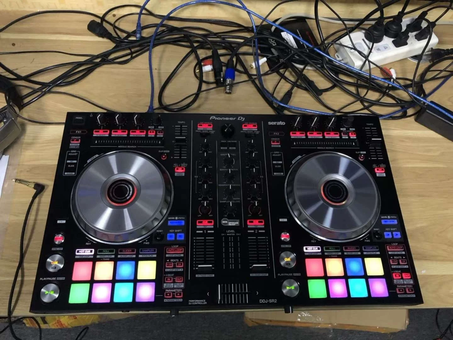 DDJ-SR2 Digital DJ Mixer Built-in Sound Card Supports Computer Second-hand DJ All-in-One Machine [90% New]