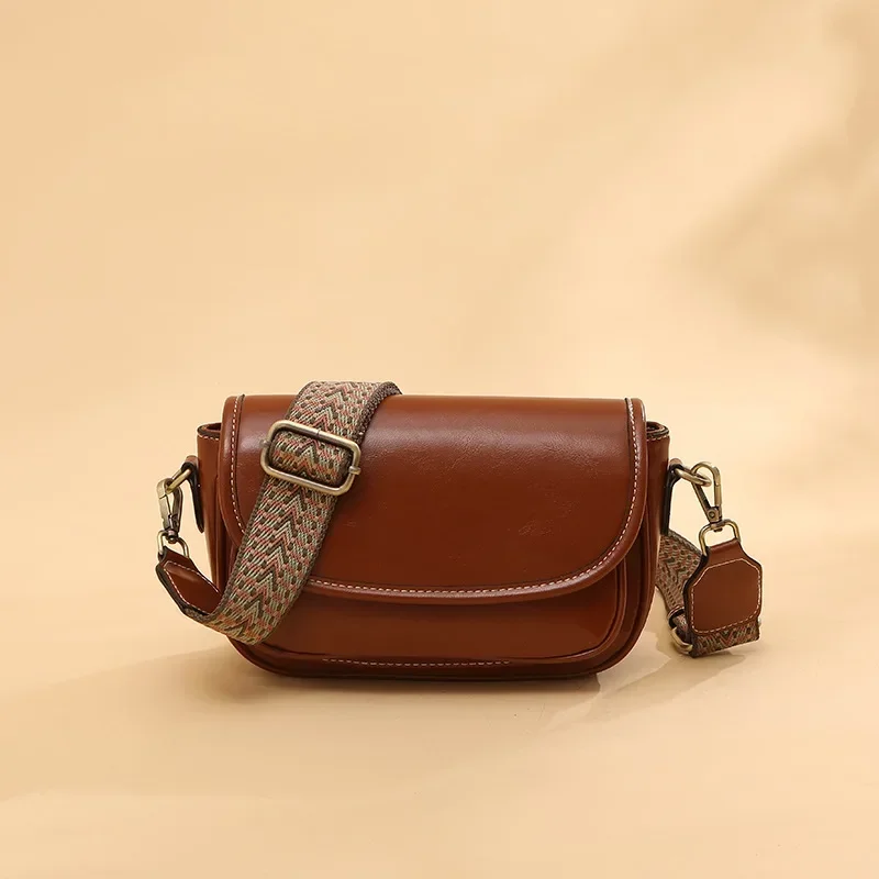 

Retro Oil Wax Leather Small Bag for Women's Casual and Versatile Small Square Bag, Popular on The Internet, The Same Broadband