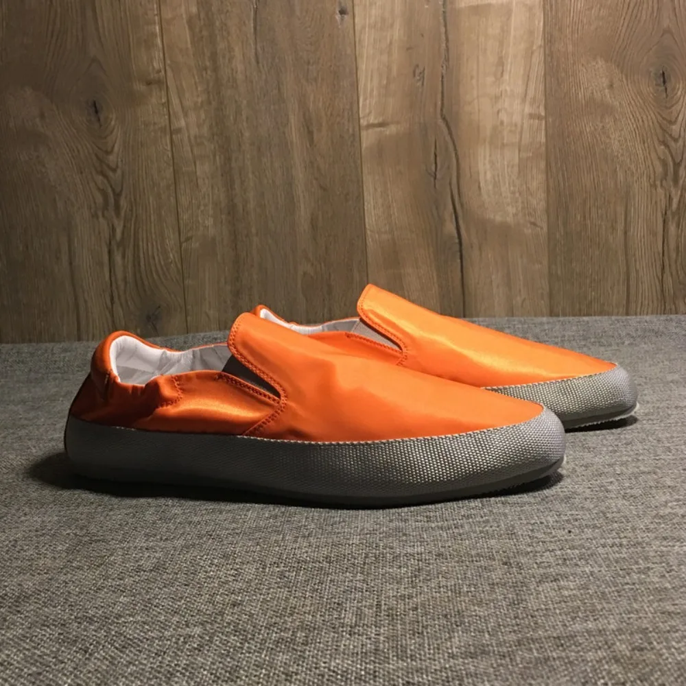 

Canvas shoes, multi-color comfortable and breathable, suitable for both men and women, trendy brand.