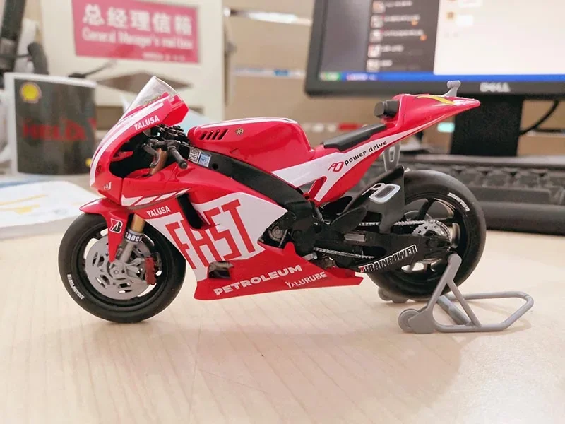 1PCS 4D 1/18 Road Motorcycle Racing YZR-M1 Simulation Assembly Model Pose Holiday Gift