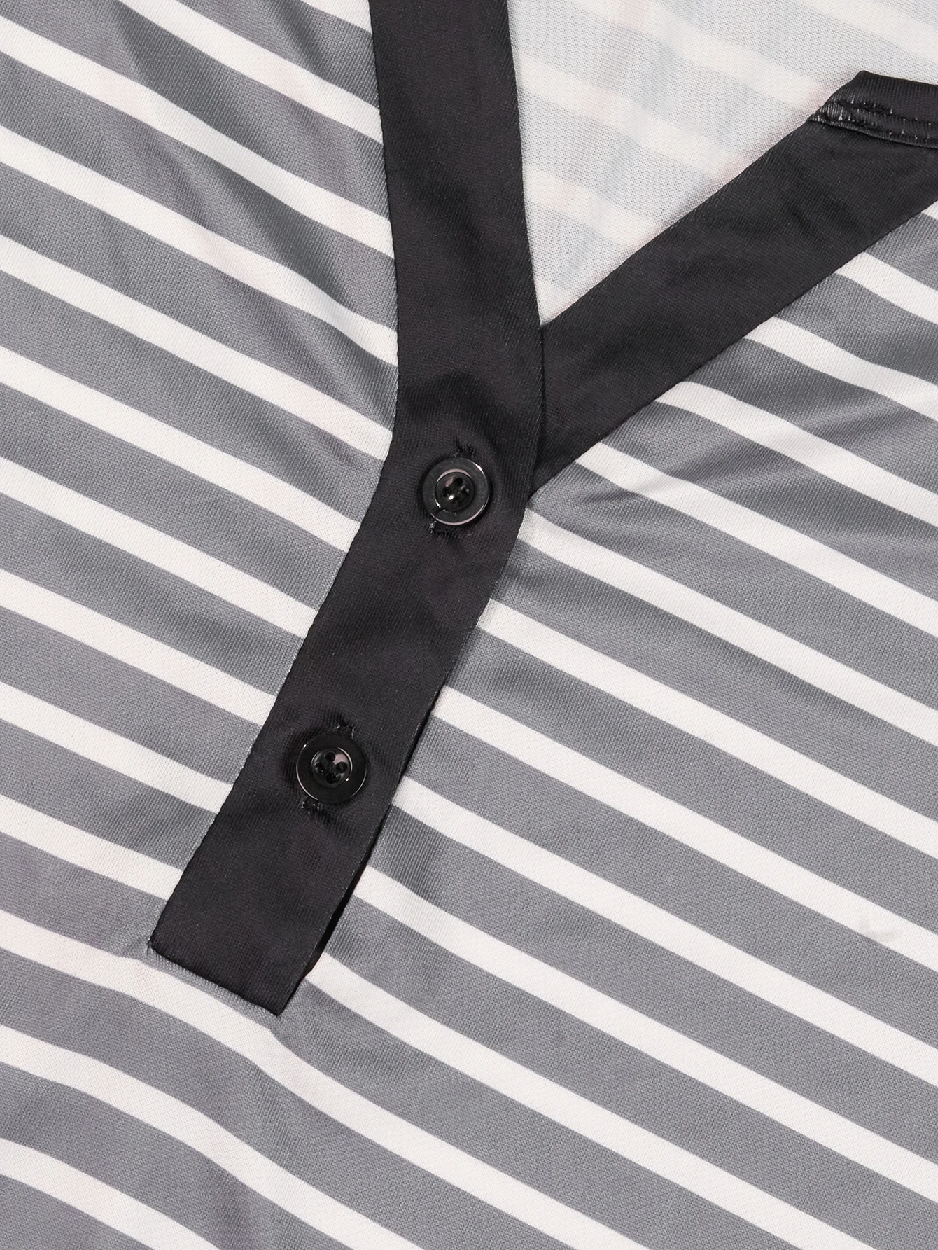 Large size women\'s pajamas home clothing autumn comfortable long sleeved black and white striped V-neck pajama skirt