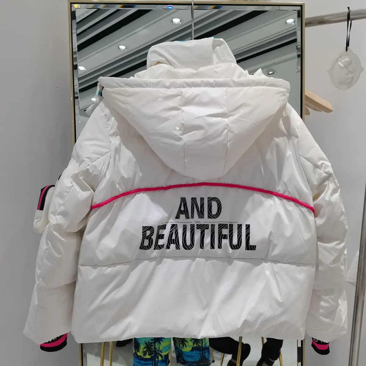 Ropa de calle, abrigo de plumón de pato blanco para mujer, Chaqueta corta holgada brillante con capucha, Parka de plumas, prendas de vestir cálidas