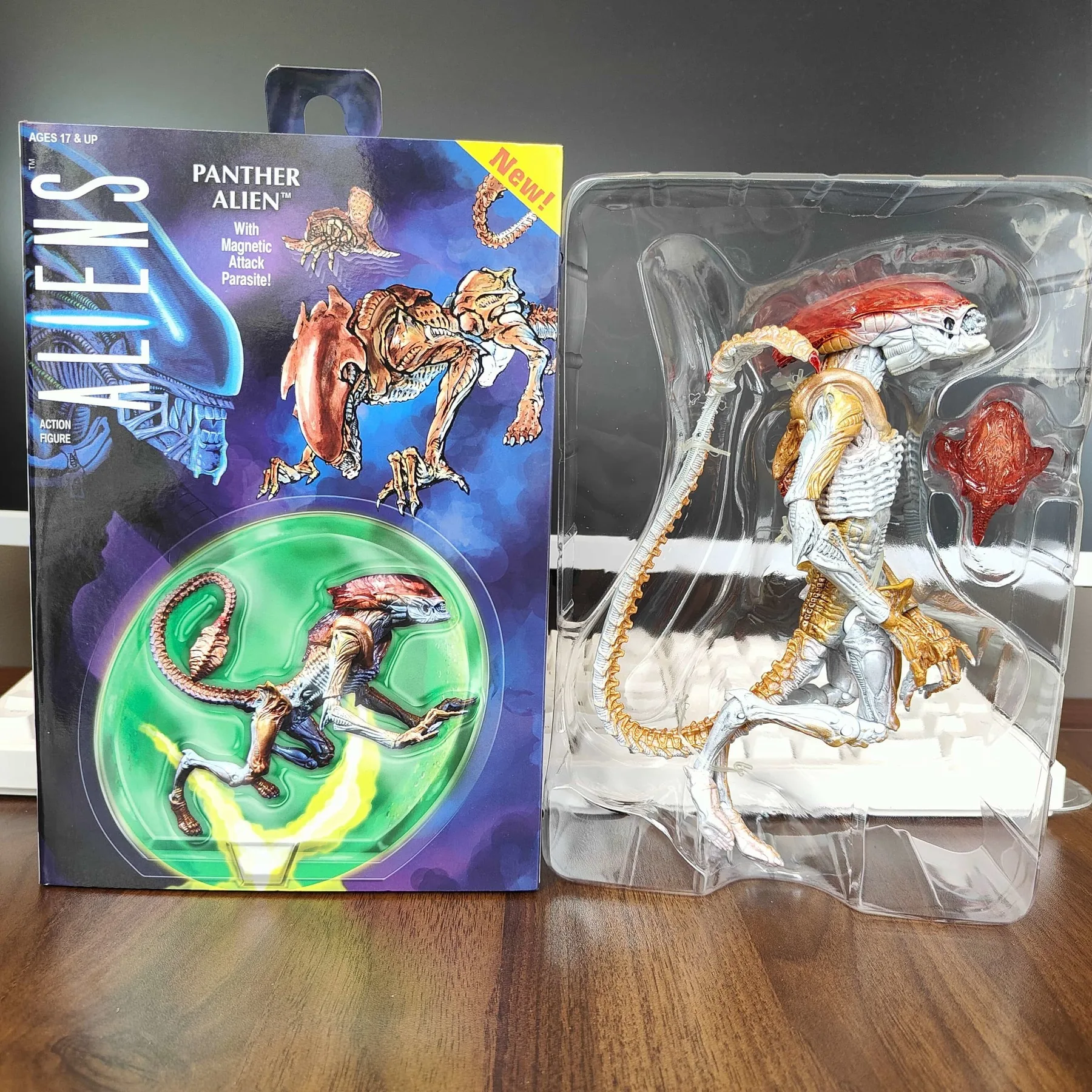 جديد Neca الغريبة ليلة كوغار الغريبة مع المغناطيسي Kamikaze الطفيلي عمل الشكل مخصص جمع نماذج اللعب #3