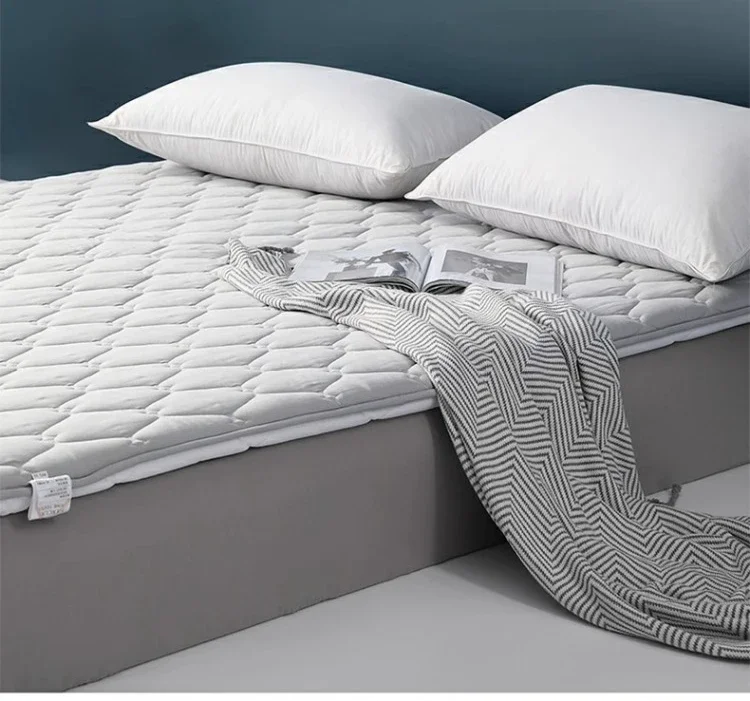 

Household bed mattress thickened quilt