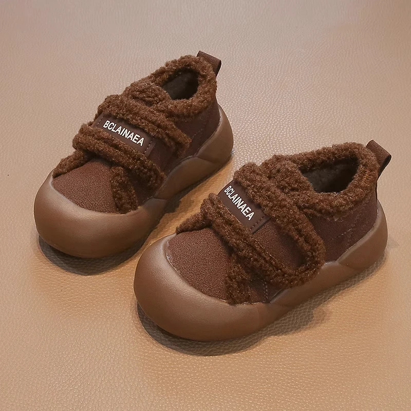 Children's Thick-soled Cotton Shoes Plus Velvet Warm and Cold Flat Shoes in Winter Children's Fashion and Leisure Plush Shoes.