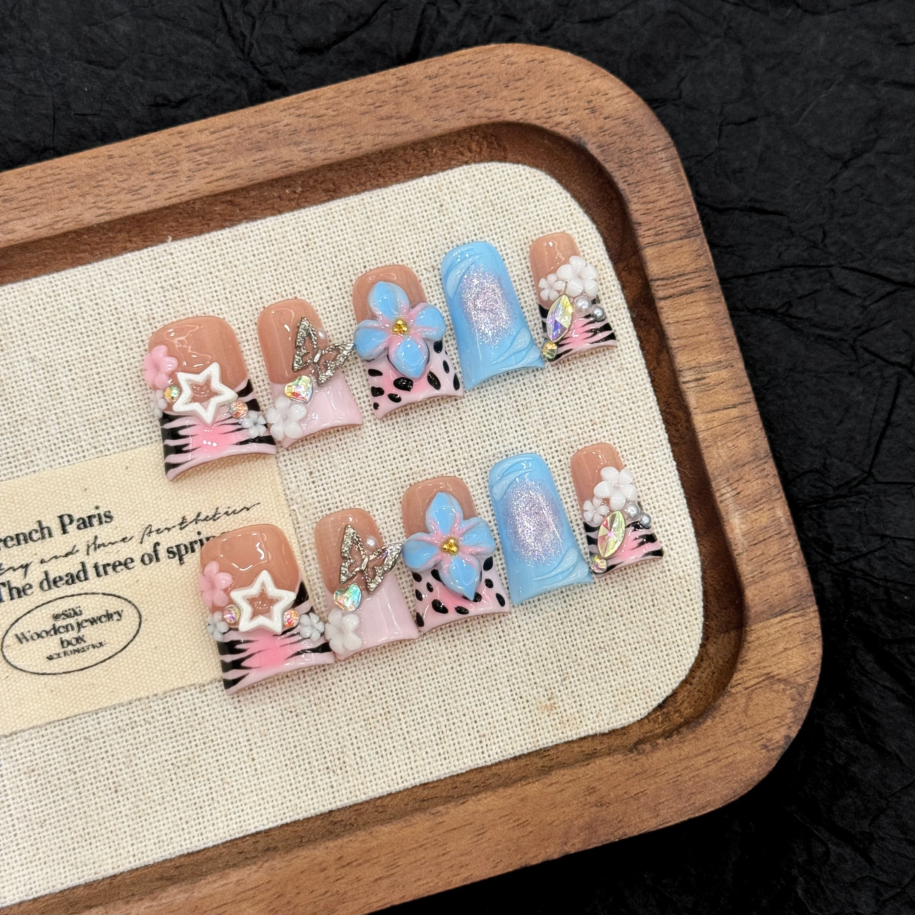 

Модные короткие ногти в виде утконоса, резные, ручная роспись, цветочный дизайн, полный набор ногтей ручной работы в европейском и американском стиле