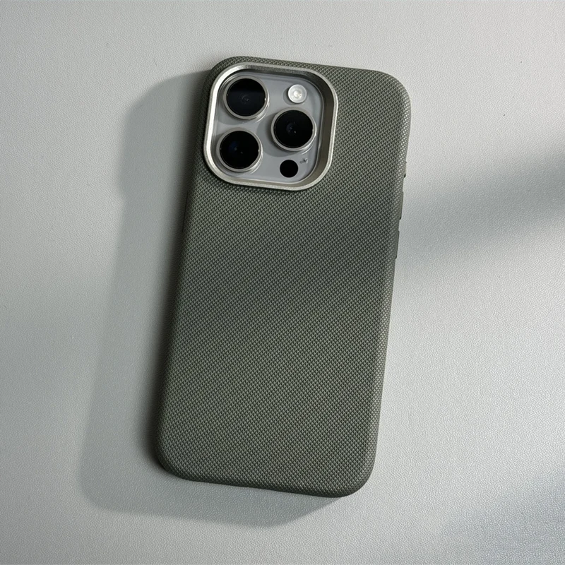 Кожаный чехол MagSafe из сплава с линзами и бриллиантами для iPhone 15, 16 pro max 16, 14 Pro 13, магнитный жесткий чехол с беспроводной зарядкой