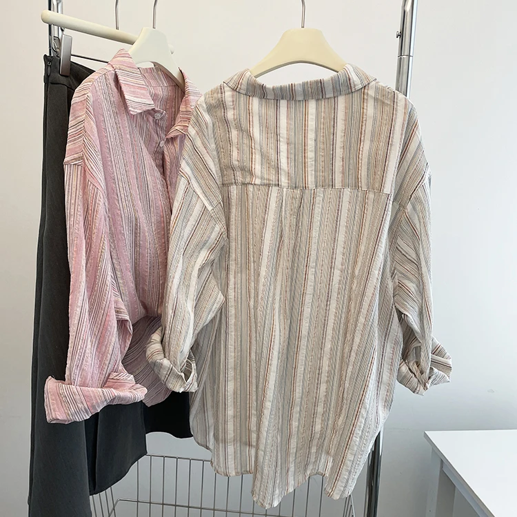 Casaco Casual Feminino Plus Size 300 Pou com Listras Verticais, Estilo Solto e Longo para a Temporada de Outono