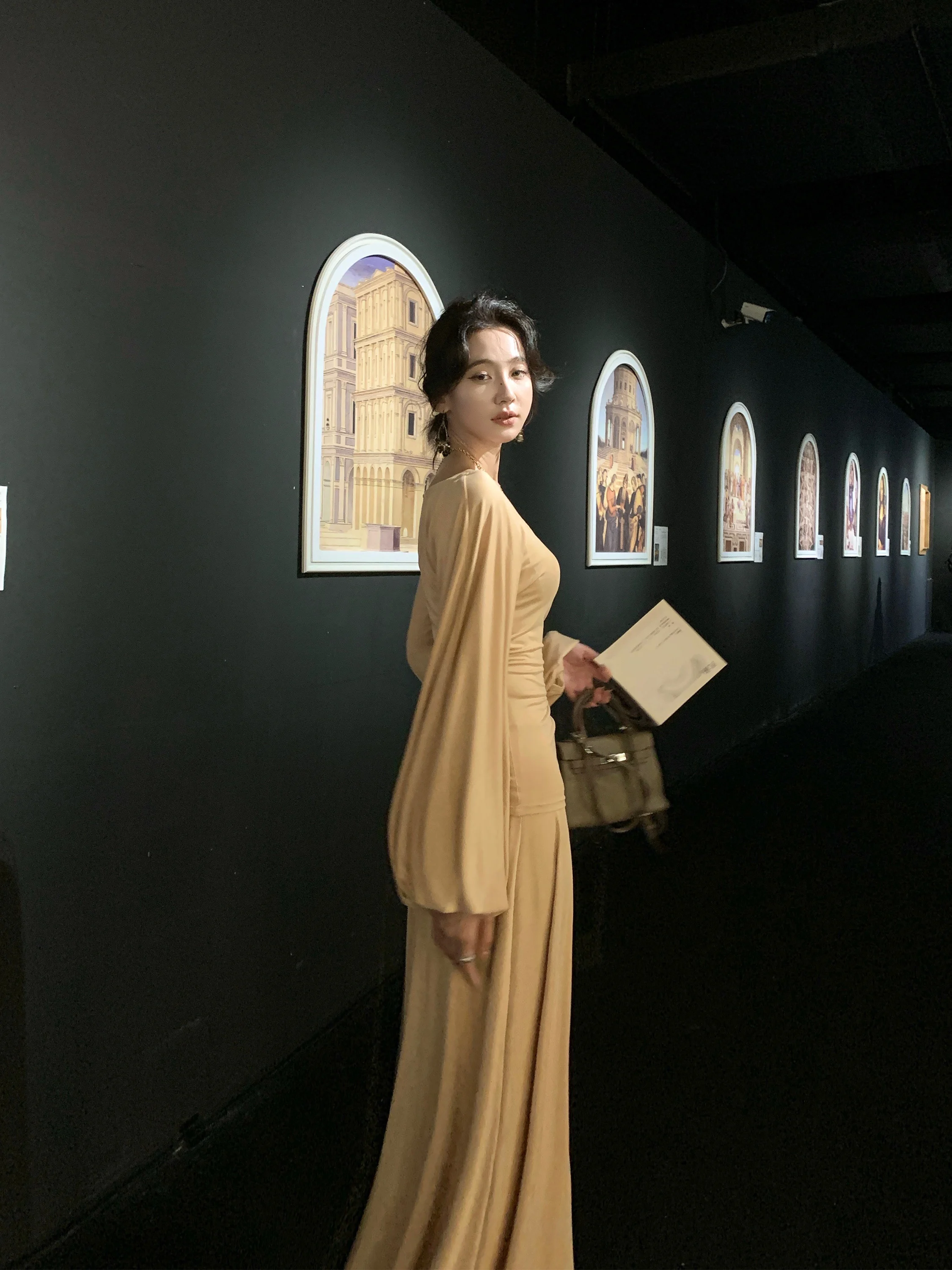 

Комплект женской одежды Ele Lantern: топ и юбка, весна-осень, новая коллекция, модный, из полиэстера, длинный рукав, круглая юбка