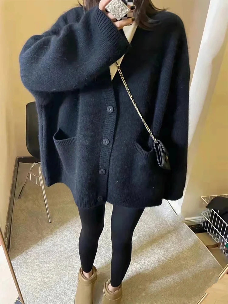 Black V-Neck Knitted Cardigan Sweater Women's Autumn Winter Fashion Gentle Lazy High-End Feelings Long Sleeve Regular Length