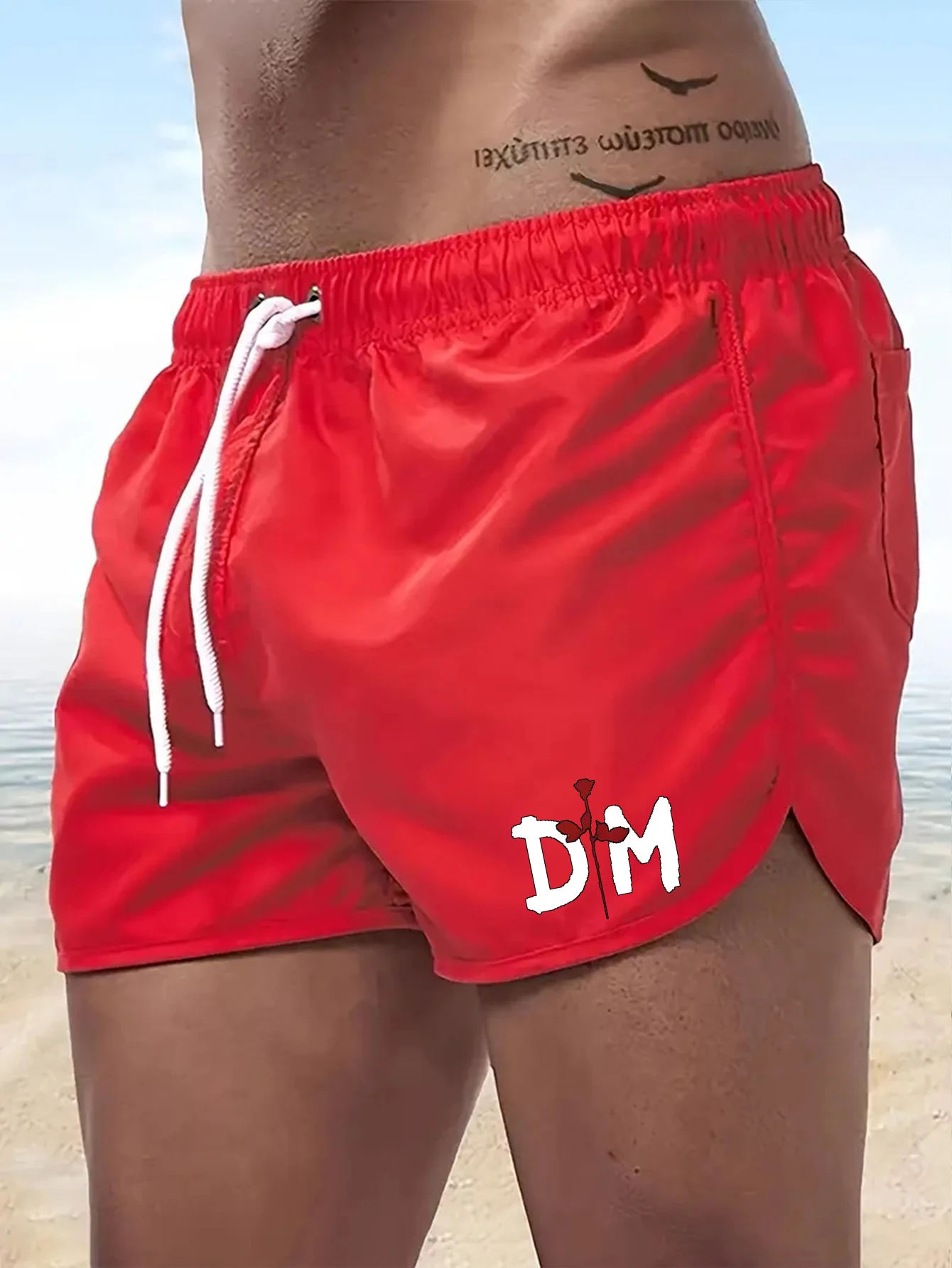 Modieuze strandshorts voor heren, sneldrogende surfshorts met trekkoord en DM-print