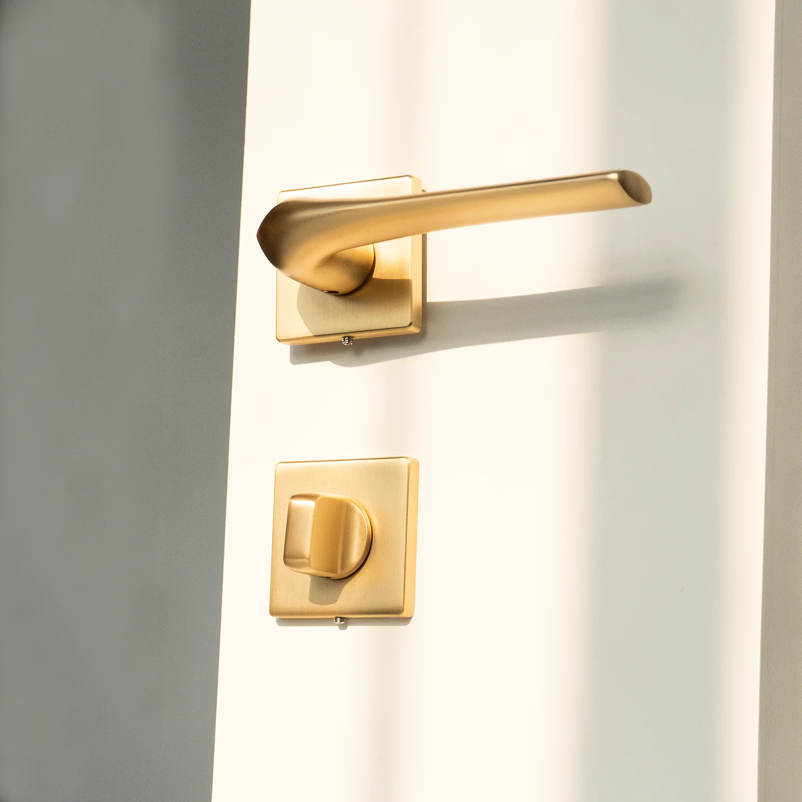 

VERQNI MANIGLIE & ACCESSORI NF2042 luxury elegant zinc alloy Door Mute Handle Lock Set Matte Black Anti-corrosion wood Room