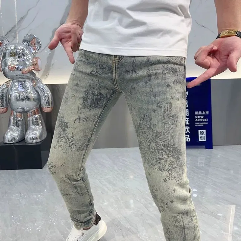 

Осенние джинсы 925, мужские новые модные потертые облегающие брюки с ромбовидным принтом High Street, мужские синие мужские брюки