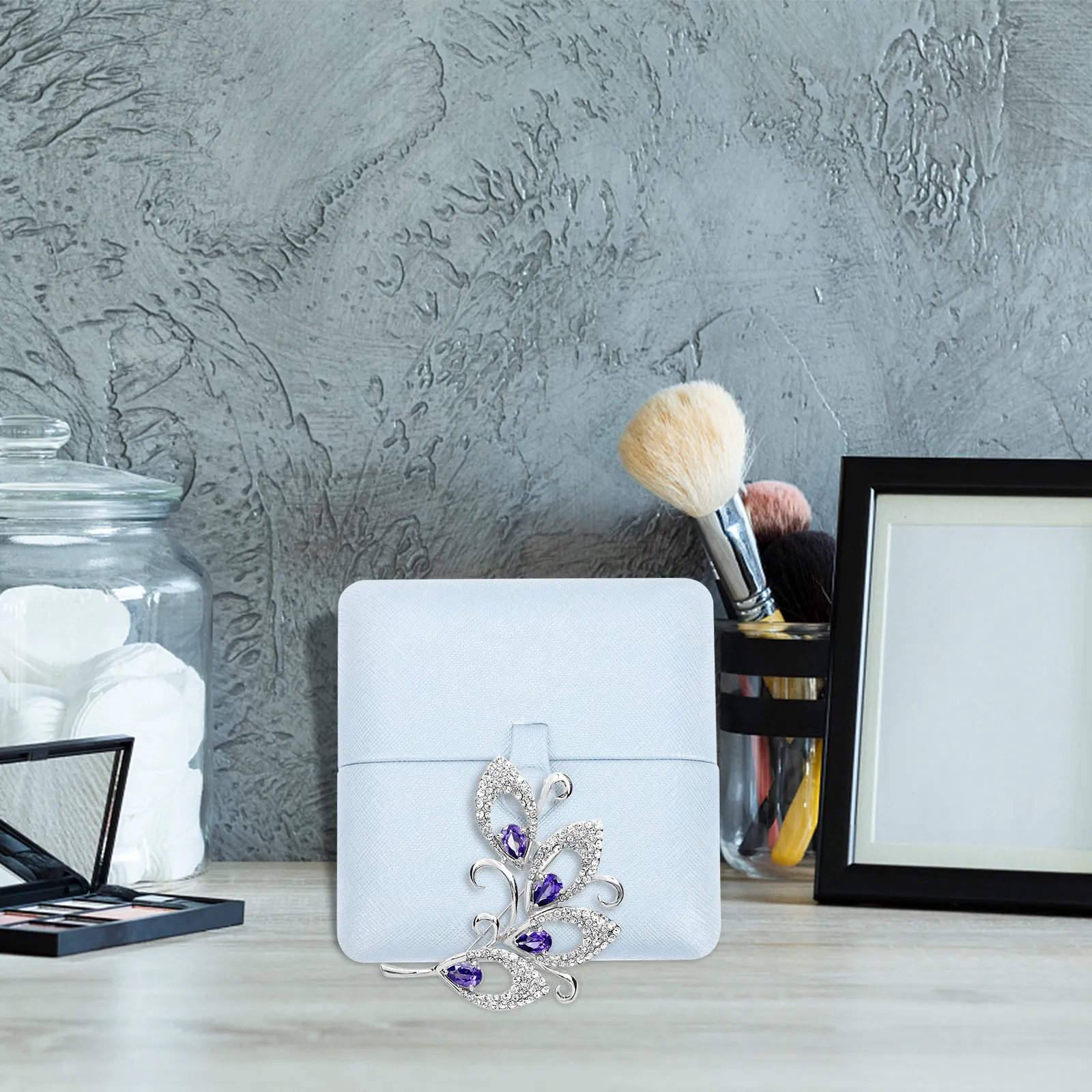 

Jewelry Gift Box Small Brooch Display Case Sturdy Scratch-Resistant Pin Organizer Decorative Mini Box for Birthday Anniversary