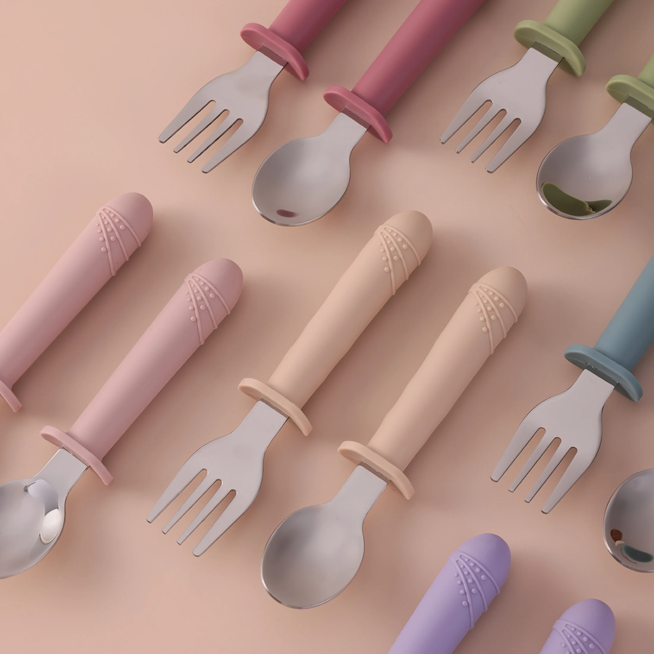 

2 шт., силиконовая детская ложка из нержавеющей стали, вилка, тренировочная посуда для малышей, не содержащие BPA, детские обучающие столовые приборы, предметы первой необходимости для самостоятельного кормления