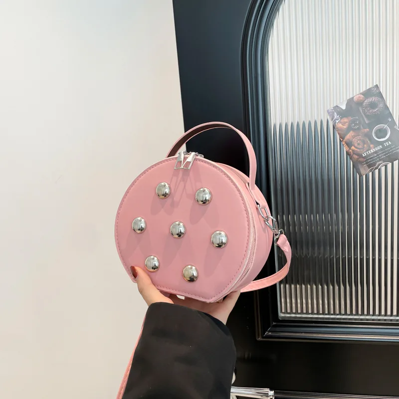 

Круглая сумка с шипами 2024, женская сумка с острым верхней ручкой, модная сумка через плечо, шикарная сумка через плечо, модная сумка «день-ночь» ​