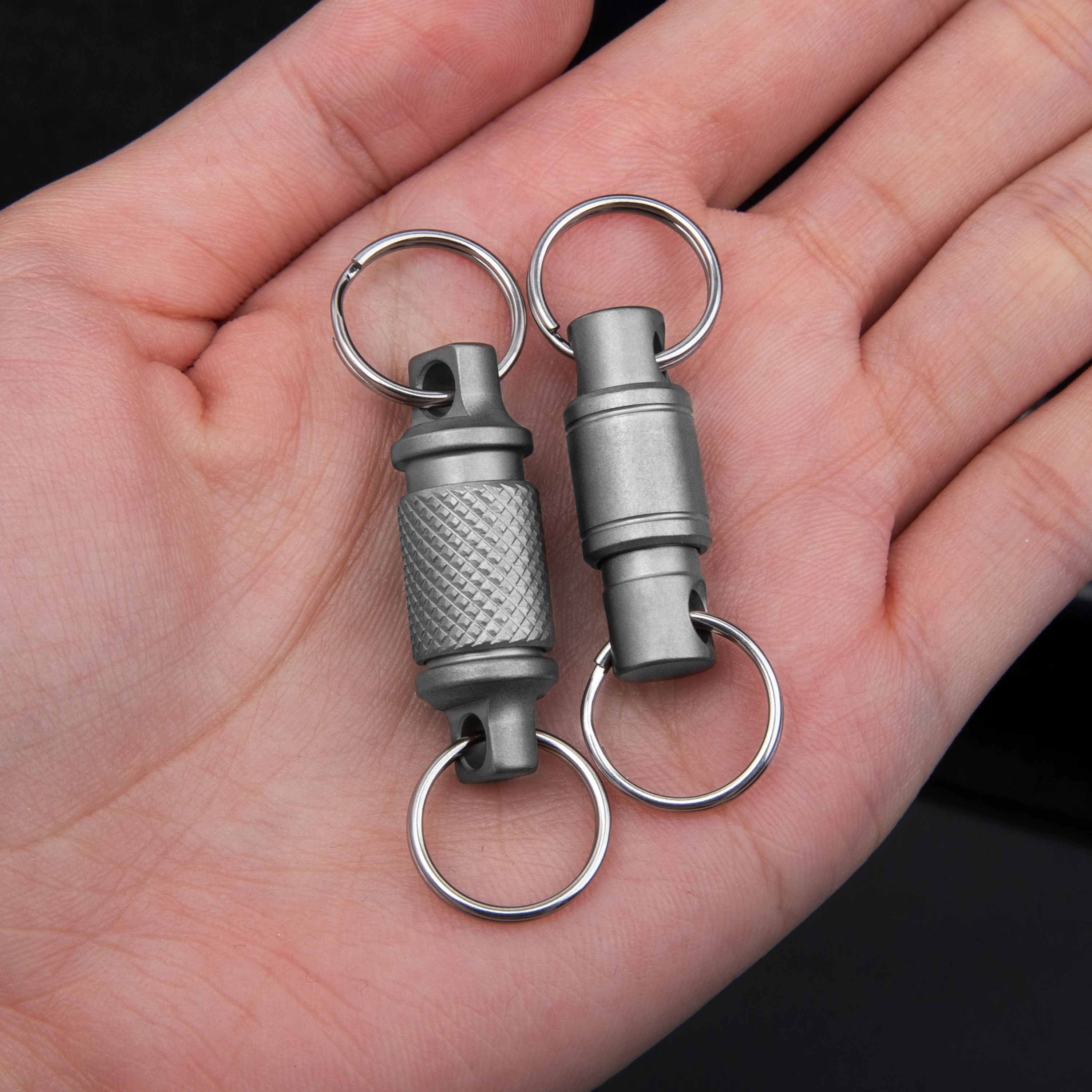 

Mini Super Light Portable Titanium Alloy Key Chain Removable 360 Degree Rotation Strong Outdoor EDC Tools Gift Silvery