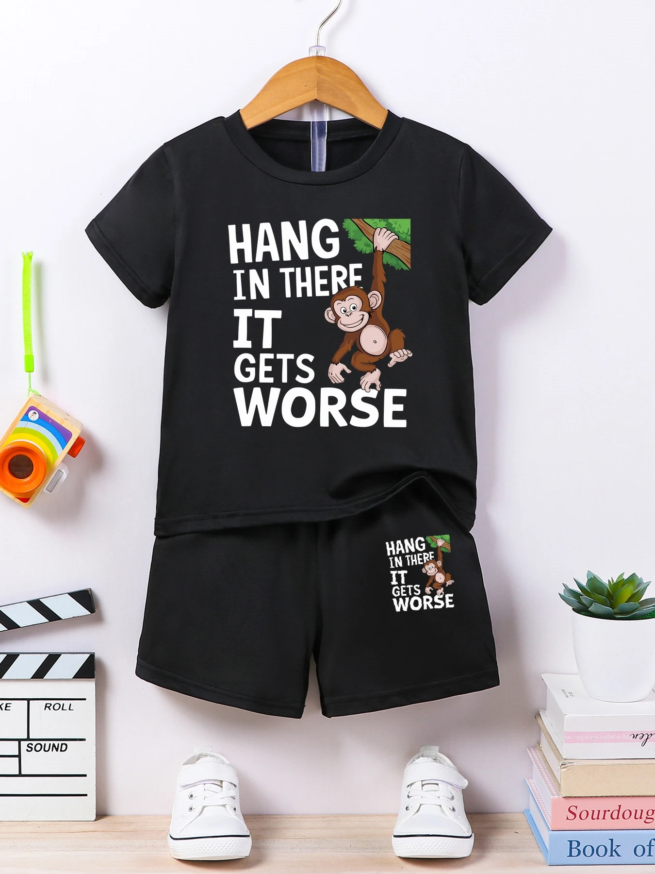 

2 предмета: Летний повседневный комплект для мальчиков — футболка и шорты с принтом обезьяны из мультфильма