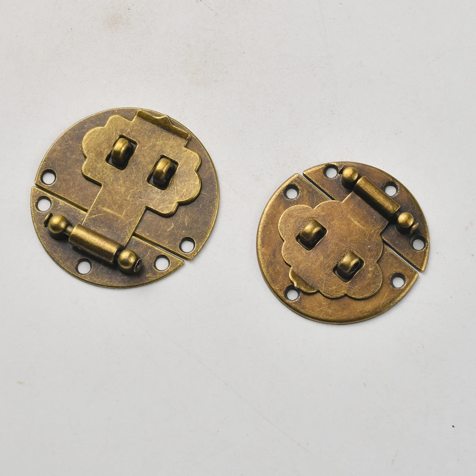 Round plate  Antique small Zinc alloy Padlockable Iron box Gift box Wooden box packaging buckle