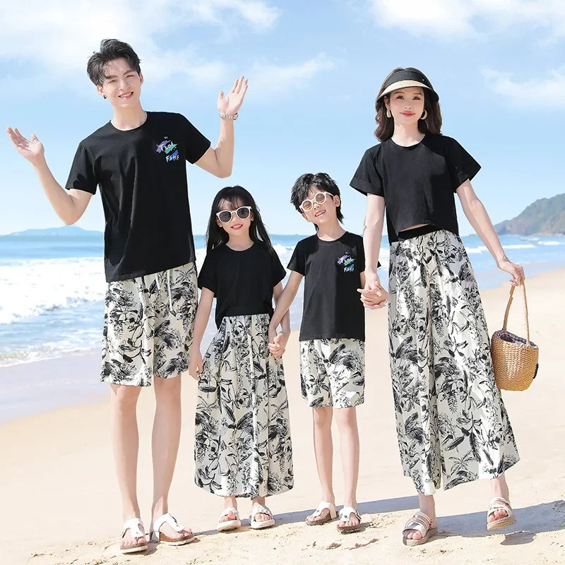 

Vacation Family Matching Clothes Holiday Mom and Daughter Tops Pants 2 Piece Outfits Dad and Son T Shirts Shorts Two Piece Sets