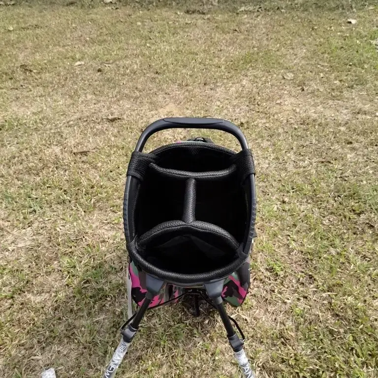 حقيبة جولف ستاند للرجال والنساء - مقاومة للماء، خفيفة الوزن للغاية، تصميم غطاء مزدوج، حقيبة حمل متعددة الوظائف