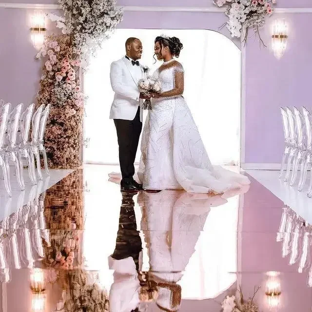 Robes de mariée sirène à perles lourdes personnalisées avec traîne détachable col transparent manches longues robes de mariée robes sur mesure