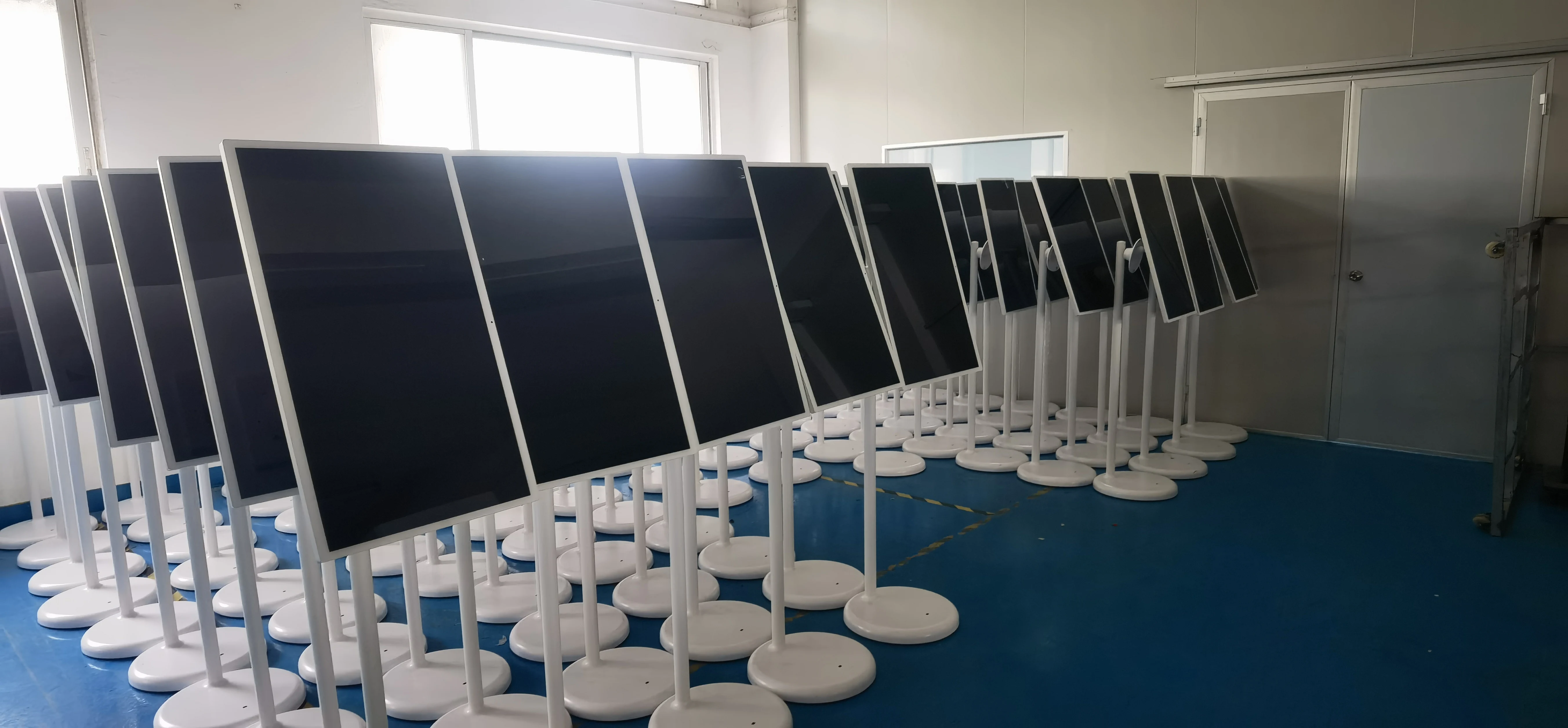 Segnaletica digitale pubblicitaria portatile con touch screen LCD intelligente