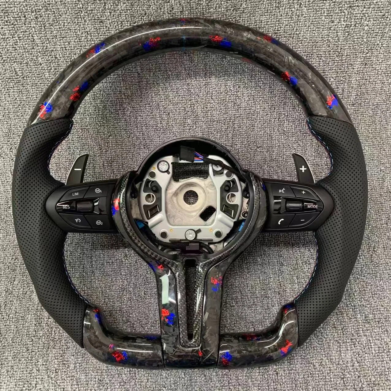 Blauer Geschmiedeter Carbon-Lenkradrahmen für BMW F10 M5 F30 M4 F82 M3 F80 M2 M1 M3 M6 X3m X5m X6m F02 F45 F32 Zubehör – Detail 1