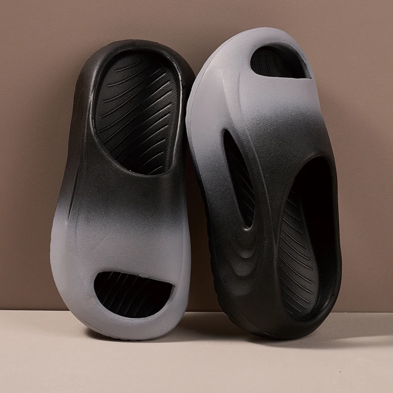 A pair of children's sandals suitable for summer wear, with thick, soft and durable sole, and gradient colors. QT-307