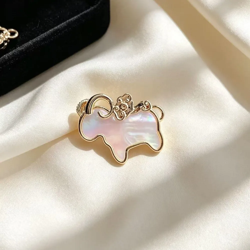 Exquisite Metal Golden Sheep Brooch Curved Horns Gold Plated Animal Lapel Pin Inlaid Rhinestone Glossy Shell Zodiac Year Badge