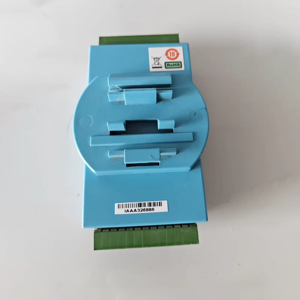 Modul relay delapan saluran ADAM-4068
