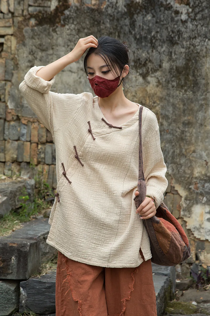 Autumn-Winter Hemp Blend Women's Top: New Chinese Zen Style, Contrast Color Frog Buttons, Loose Soft Tea Ceremony Attire