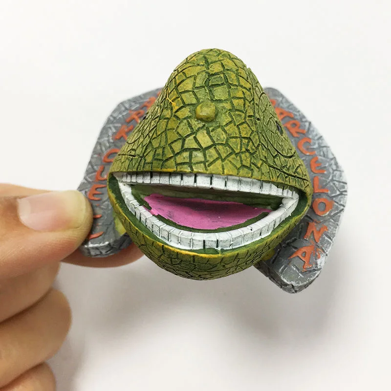 

Barcelona Travel Souvenir: Hand-Painted 3D Resin Fridge Magnet with Creative Lizard Head Design