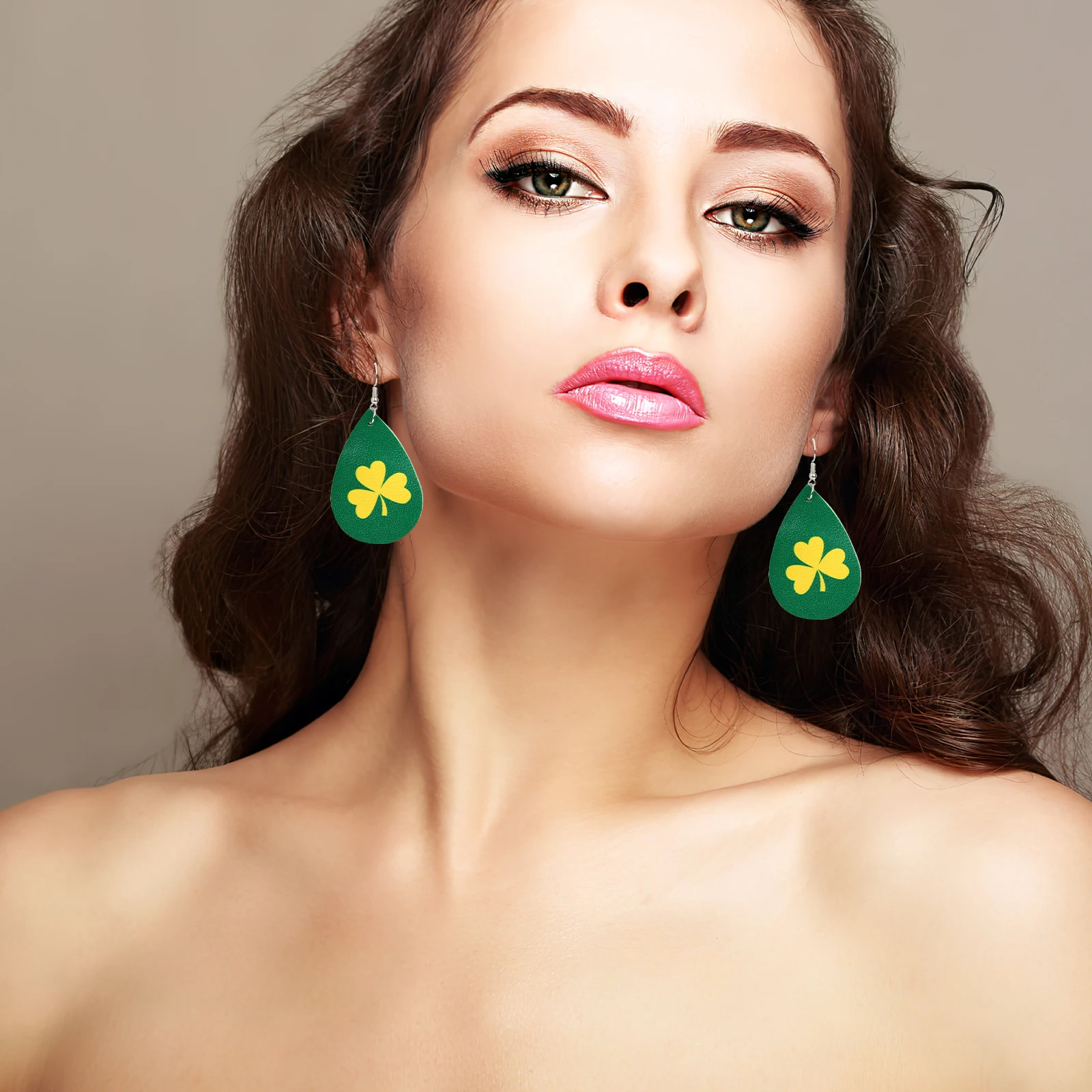 

2 Pairs Stylish Faux Leather Clover Earrings St Patrick Day Party Accessories For Women Glamorous Shamrock Tassels