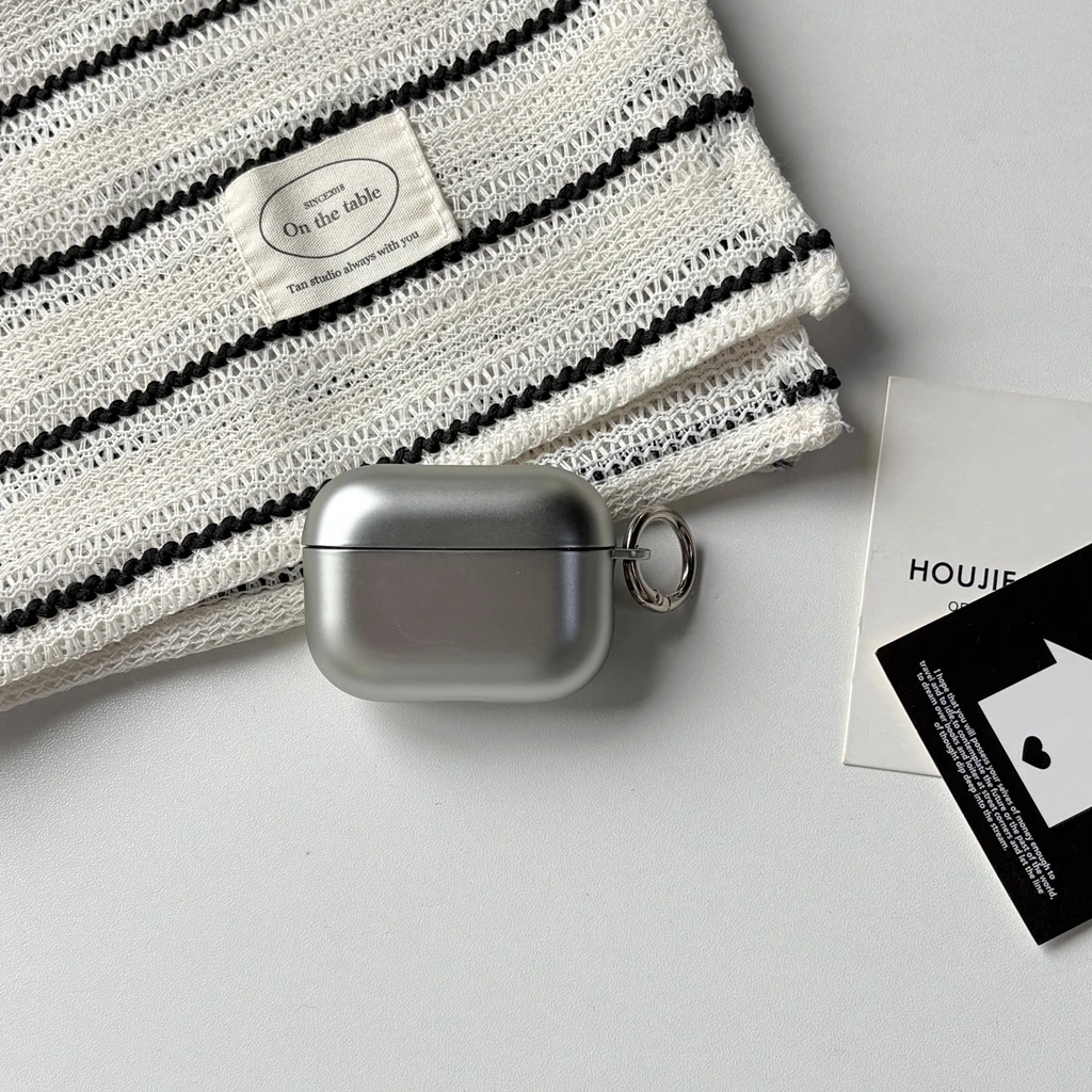 Minimalistische, coole, matt galvanisierte, silberne Kopfhörerhülle mit Haken für AirPods 1 2 3 4 5 Pro 2 Pro 3 – Detail 5