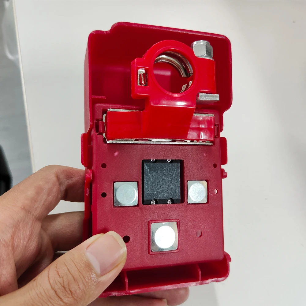 

Red Positive Battery Terminal 32V 400A Battery Terminal Cable Clamp + For Renault Clio III Megane Scenic II 8200381281