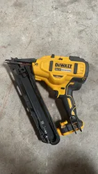 DeWALT DCN650B 20V MAX XR 15-Gauge Cordless Angled Finish Nailer - TOOL ONLY second-hand