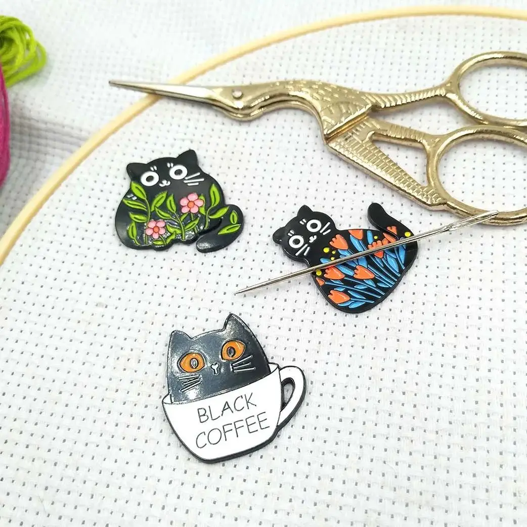 Needle Minders Magnetic for Cross Stitch Cute Cat Yarn Balls Sewing Needle Magnet Keeper Finder Embroidery Needle Nanny Holder