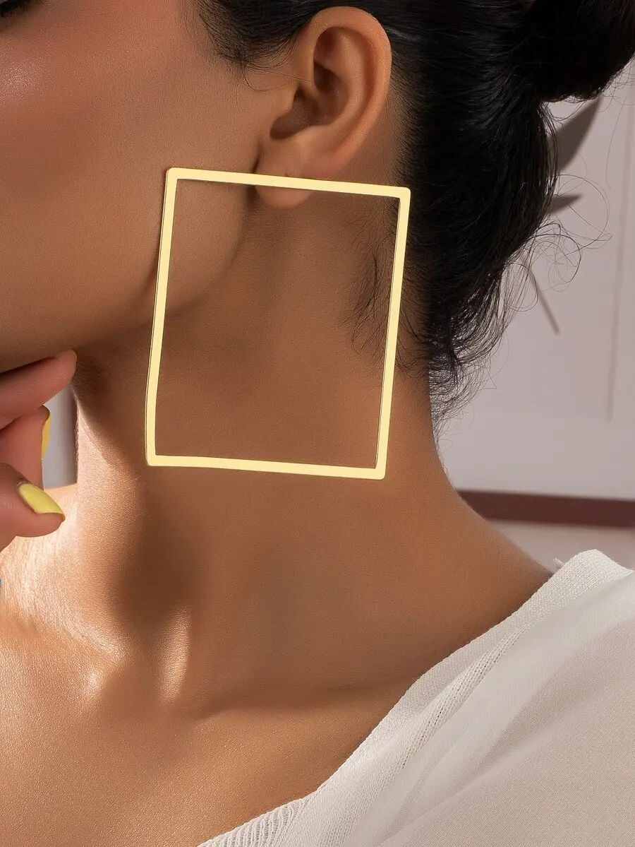 Square-shaped stud earrings for everyday wear — minimalist geometric design in lightweight metal